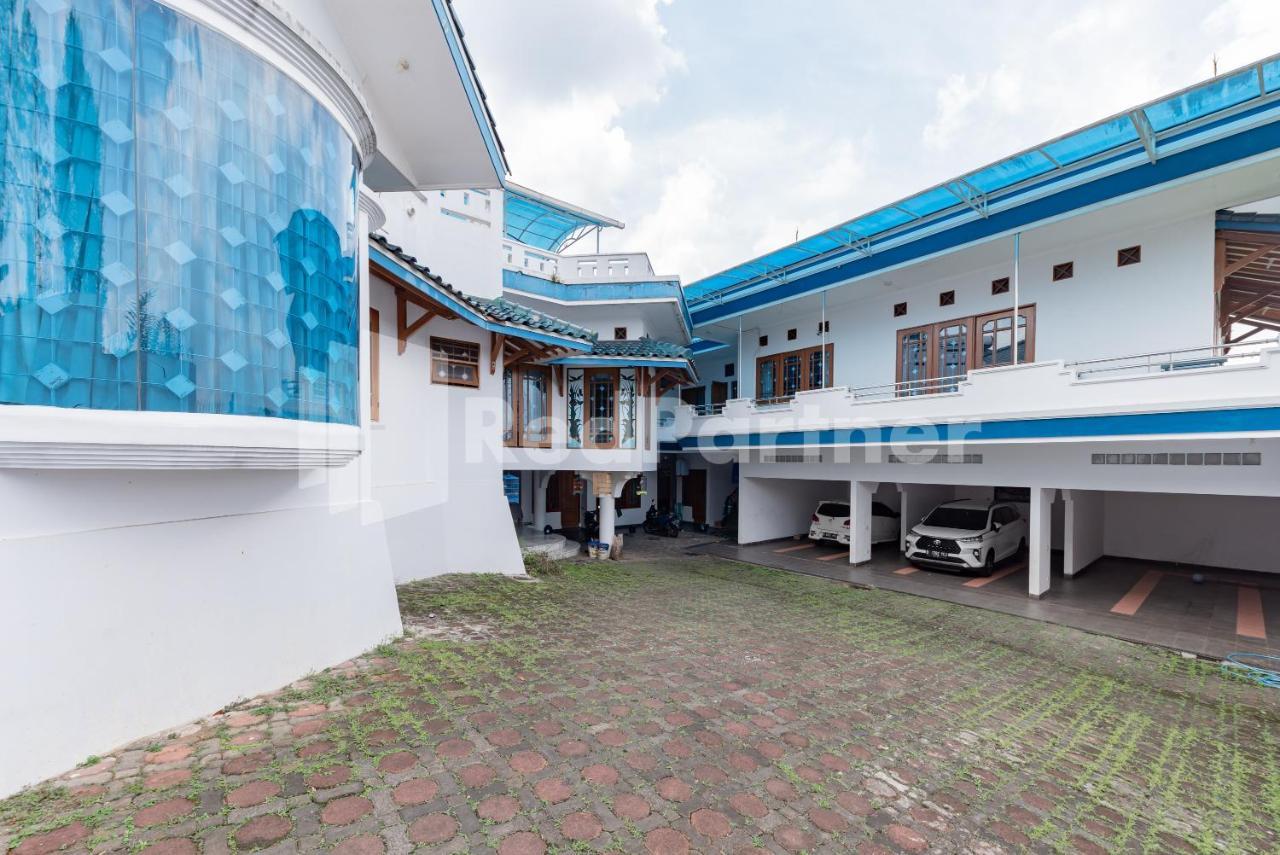 Biru Homestay Bandung Mitra Reddoorz מראה חיצוני תמונה