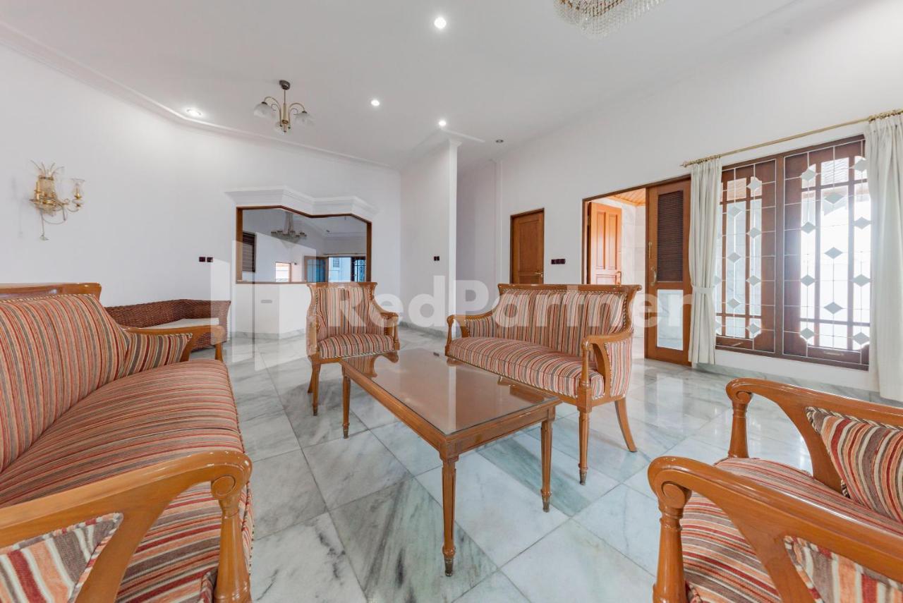 Biru Homestay Bandung Mitra Reddoorz מראה חיצוני תמונה