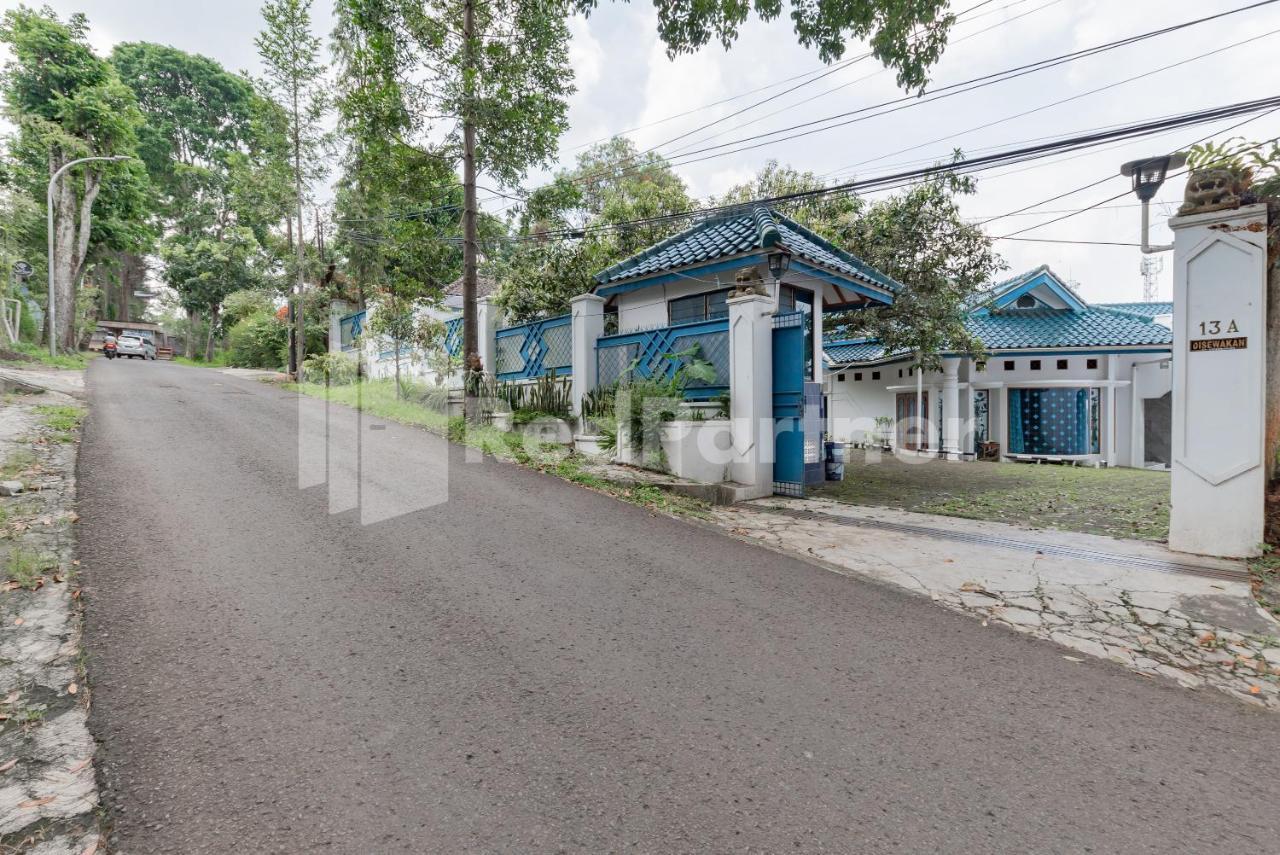 Biru Homestay Bandung Mitra Reddoorz מראה חיצוני תמונה
